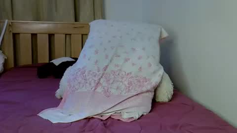 maskedmalkia online show from February 7, 7:12 am