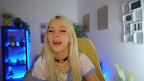 luna_grace18 online show from August 3, 4:55 pm