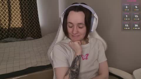 luna_loveeee online show from April 15, 4:30 am