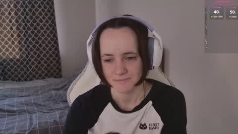 luna_loveeee online show from April 17, 5:10 am