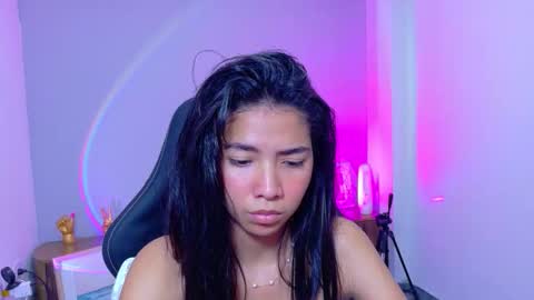 Snapshot of luna_roja25 chatting on February 12, 3:07 pm LUNA online show from February 12, 3:07 pm