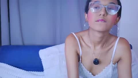 luna_valen online show from July 6, 8:33 pm