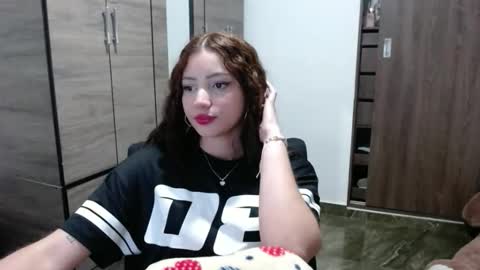 lunaa_sub online show from December 1, 11:10 pm