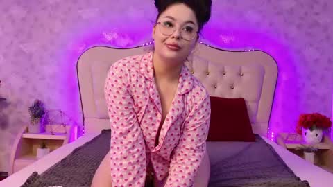 Snapshot of lunababe_ chatting on July 3, 11:05 am lunababe_ online show from July 3, 11:05 am