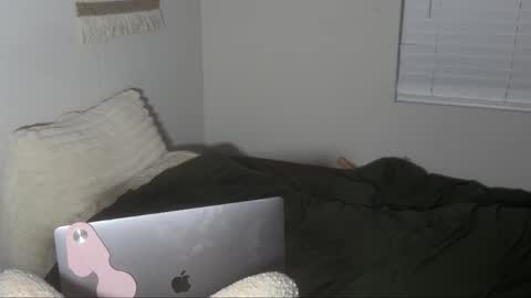 Luna Daddys Girl online show from February 28, 11:11 am