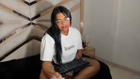 lunafever69 online show from February 11, 3:44 am