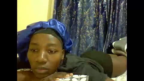 lunah_kitty online show from May 23, 7:13 am