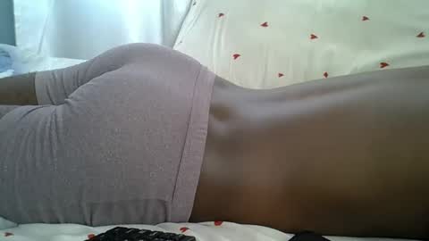 Snapshot of lunalove22_ chatting on February 6, 7:45 am lunalove22_ online show from February 6, 7:45 am