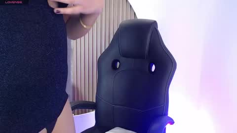 lunamillers_ online show from May 23, 4:29 am