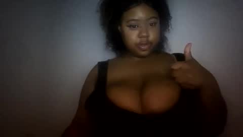 lunamoth00 online show from February 7, 12:36 am