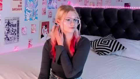 lunariafox online show from May 31, 3:08 pm