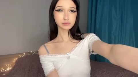 LunarMoly online show from April 15, 7:58 pm