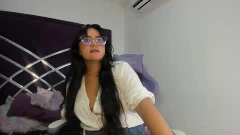 lunascarleht online show from February 12, 1:28 pm