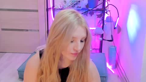 Snapshot of lunatale chatting on January 27, 3:04 am Kate online show from January 27, 3:04 am