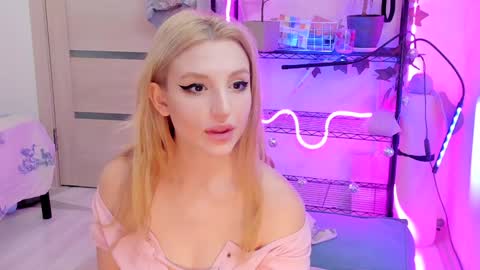 Snapshot of lunatale chatting on February 6, 3:16 am Kate online show from February 6, 3:16 am