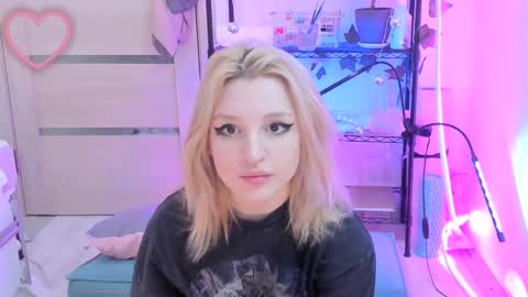 Snapshot of lunatale chatting on February 18, 2:49 am Kate online show from February 18, 2:49 am