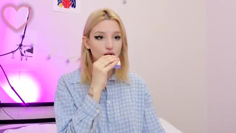 Snapshot of lunatale chatting on February 24, 3:44 am Kate online show from February 24, 3:44 am