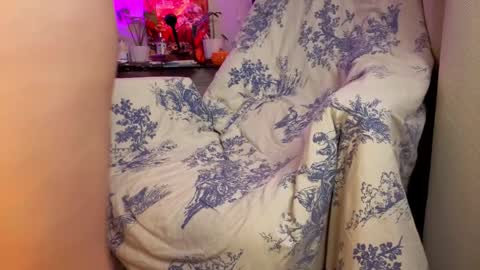 Snapshot of lunatale chatting on October 24, 8:27 pm Kate online show from October 24, 8:27 pm