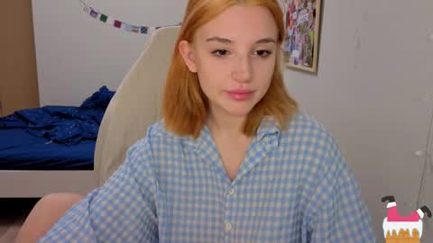 Snapshot of lunatale chatting on December 22, 8:33 am Kate online show from December 22, 8:33 am