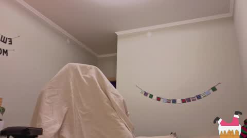 Snapshot of lunatale chatting on December 23, 6:44 am Kate online show from December 23, 6:44 am