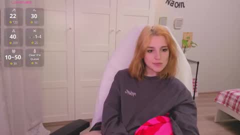 Snapshot of lunatale chatting on January 5, 5:27 pm Kate online show from January 5, 5:27 pm