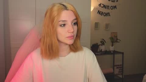 Snapshot of lunatale chatting on January 14, 7:36 am Kate online show from January 14, 7:36 am