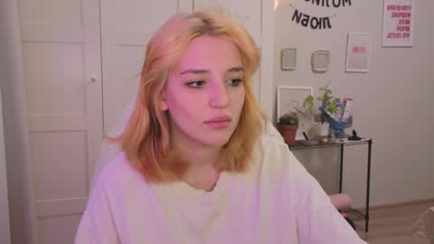 Snapshot of lunatale chatting on February 4, 8:42 am Kate online show from February 4, 8:42 am