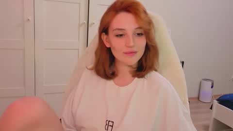 Snapshot of lunatale chatting on February 13, 7:54 pm Kate online show from February 13, 7:54 pm