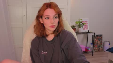 Snapshot of lunatale chatting on February 15, 4:58 pm Kate online show from February 15, 4:58 pm