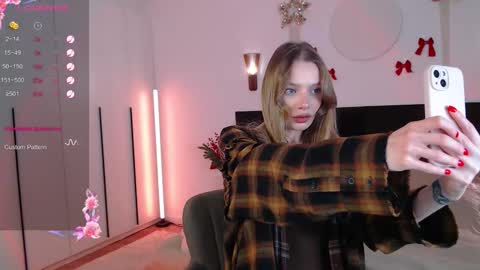 LunaticaBae online show from January 17, 2:49 am