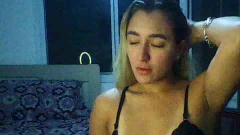 lunavelvvet online show from August 2, 1:04 am