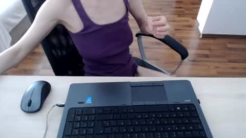 lunavibe_ online show from July 1, 11:34 am