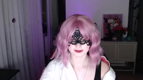 Snapshot of lunaxcherry chatting on February 18, 5:42 pm LunaXcherry online show from February 18, 5:42 pm