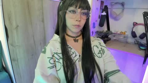 lunivyra online show from July 20, 5:15 pm