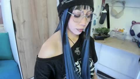 lunivyra online show from July 30, 3:22 pm