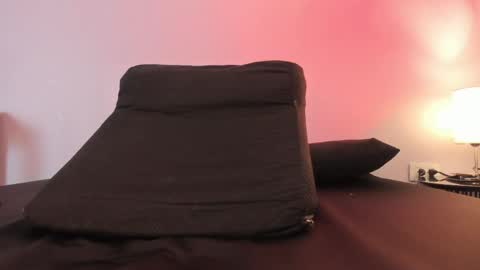 lupe online show from April 12, 8:03 pm