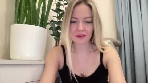 lusiluv online show from February 5, 7:40 pm