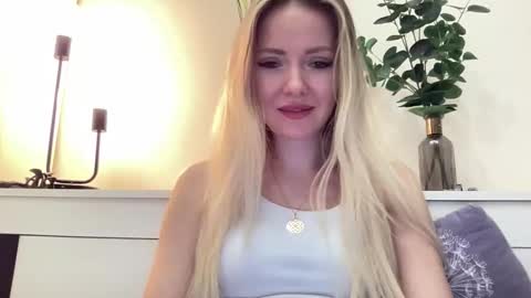 lusiluv online show from February 6, 6:33 pm