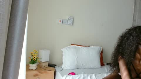 Snapshot of lust4karly_ chatting on November 16, 4:18 am Karly follow for next broadcast updates kisses online show from November 16, 4:18 am