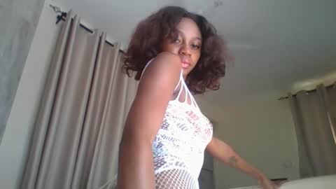 Snapshot of lust4karly_ chatting on March 2, 7:15 am Karly follow for next broadcast updates kisses online show from March 2, 7:15 am