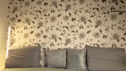 Aura online show from December 22, 4:42 am