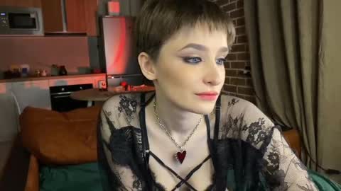 Snapshot of lusylune chatting on February 12, 11:20 pm Luy online show from February 12, 11:20 pm