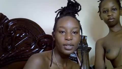 lutino_lovebirds online show from April 18, 6:17 am