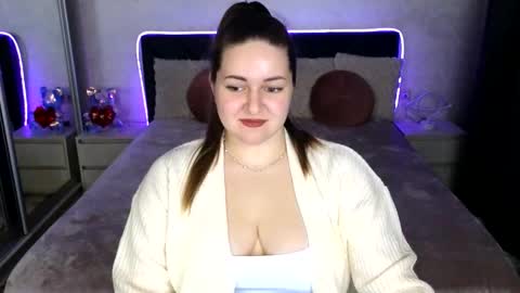 lux_lizz online show from March 15, 11:00 pm