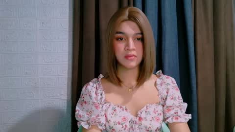 queen lux online show from April 3, 1:42 pm