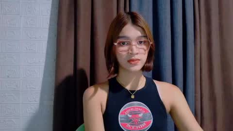 queen lux online show from April 27, 2:15 pm