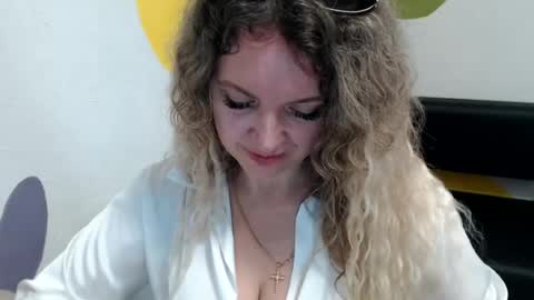 Snapshot of luxdonna chatting on June 19, 7:01 am Donna online show from June 19, 7:01 am