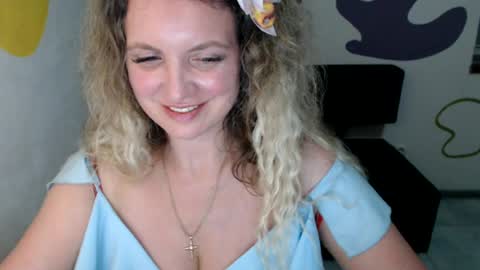 Snapshot of luxdonna chatting on July 4, 1:01 am Donna online show from July 4, 1:01 am