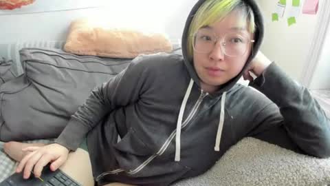 Snapshot of luxgray chatting on June 15, 12:18 pm LuxGray online show from June 15, 12:18 pm