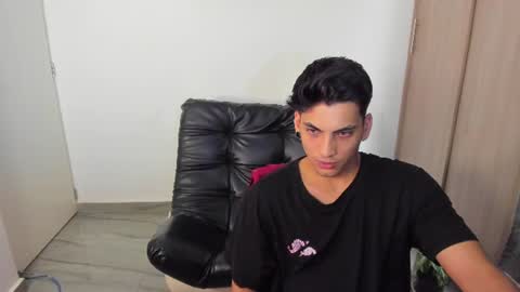Snapshot of luxrx chatting on June 15, 7:05 pm luxrx online show from June 15, 7:05 pm